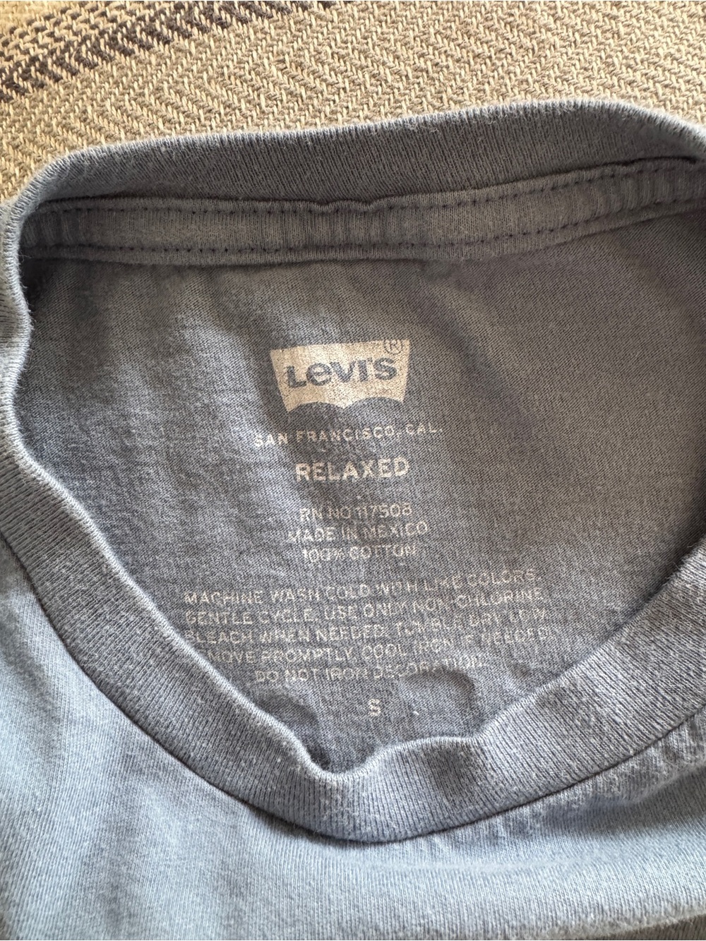 Levi's Men's Blue Short Sleeve Tee - Picture 3 of 3